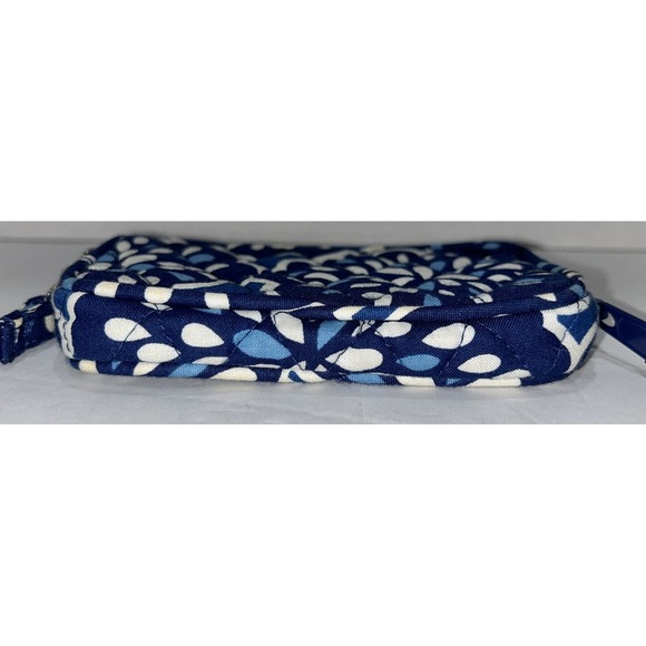 Vera Bradley Front Zip Wristlet in Petal Splash EUC Blue White Zip Wallet Pouch - Picture 2 of 13